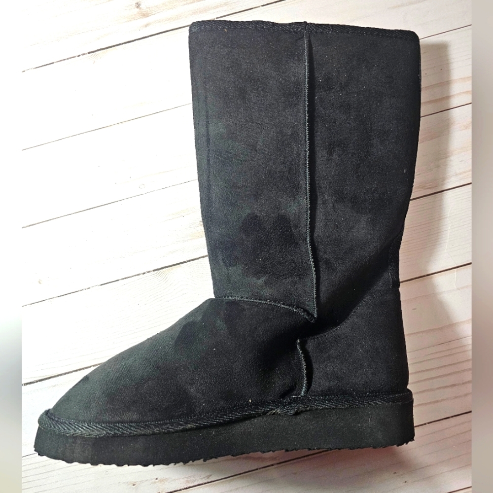 Brand New UGG-like Qupid Black Slip-on Boots 👢 size 6